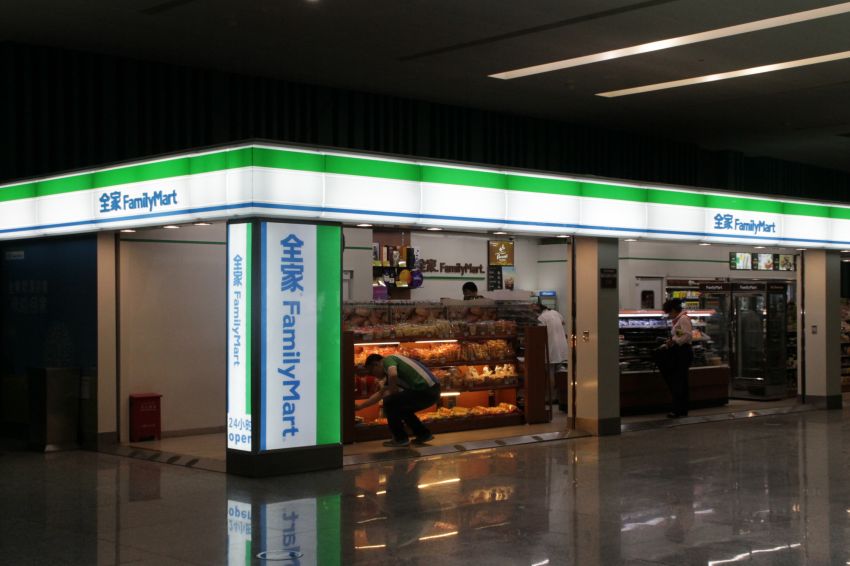 中国の大都市、至る所にコンビニが！