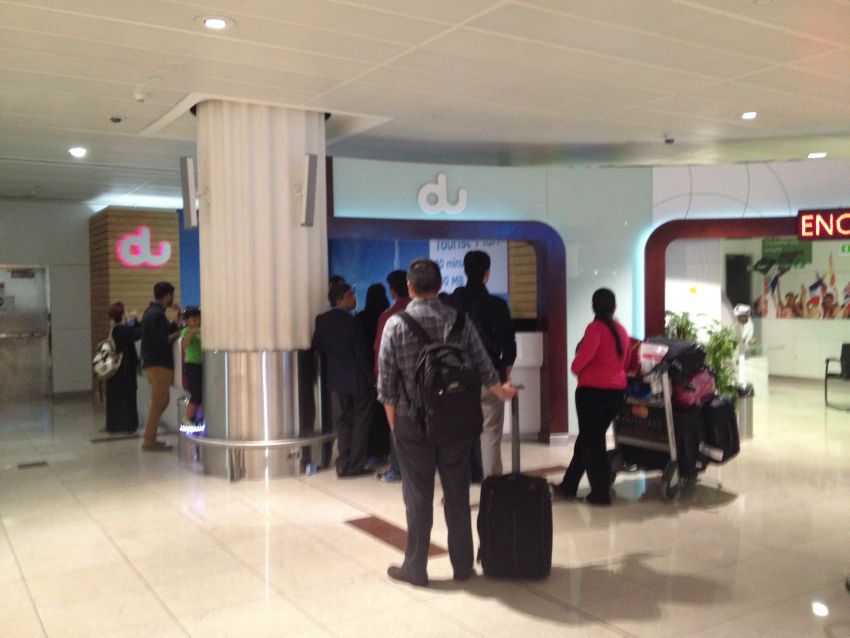 外国に滞在中、現地携帯の回線を使用する