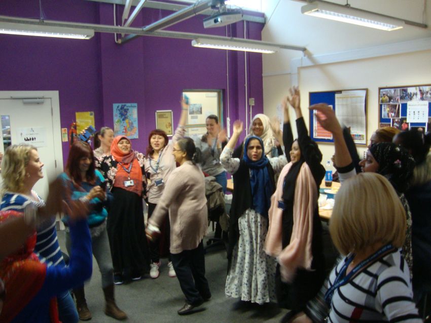 ロンドンの移民向け英語レッスン教室にて（１）「年末のパーティ」