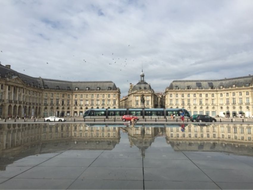 パリから電車で3時間！　ボルドーという街。